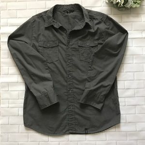 Men’s medium gray Button Up collared shirt